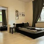 Monteurwohnung Burchard I Rosenau - Platz Fuer 6 Personen Apartment