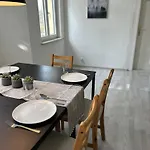 Monteurwohnung Burchard I Rosenau - Platz Fuer 6 Personen Apartment
