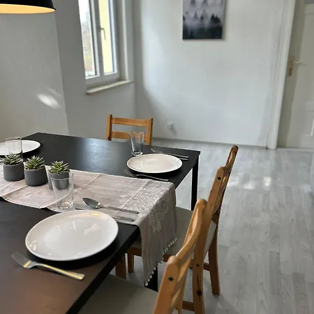 Monteurwohnung Burchard I Rosenau - Platz Fuer 6 Personen Apartment